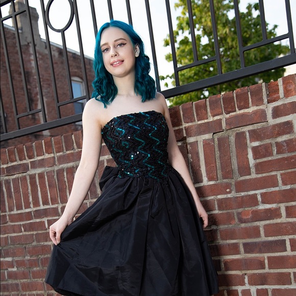 Meet your Posher, Alexus - Picture 2 of 4